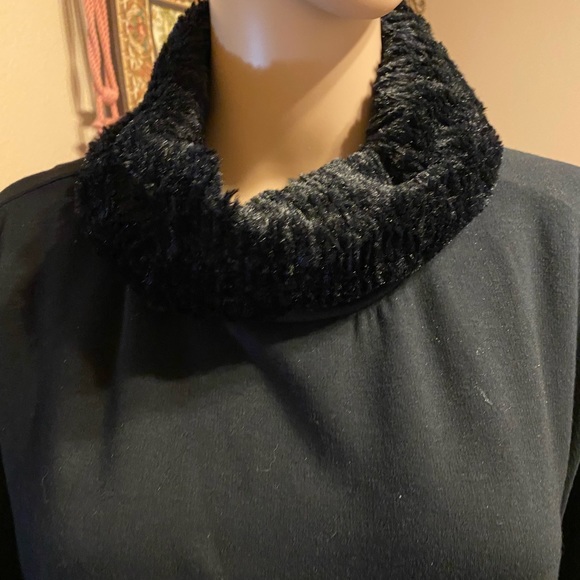 Sweater with faux fur trim - Picture 2 of 5